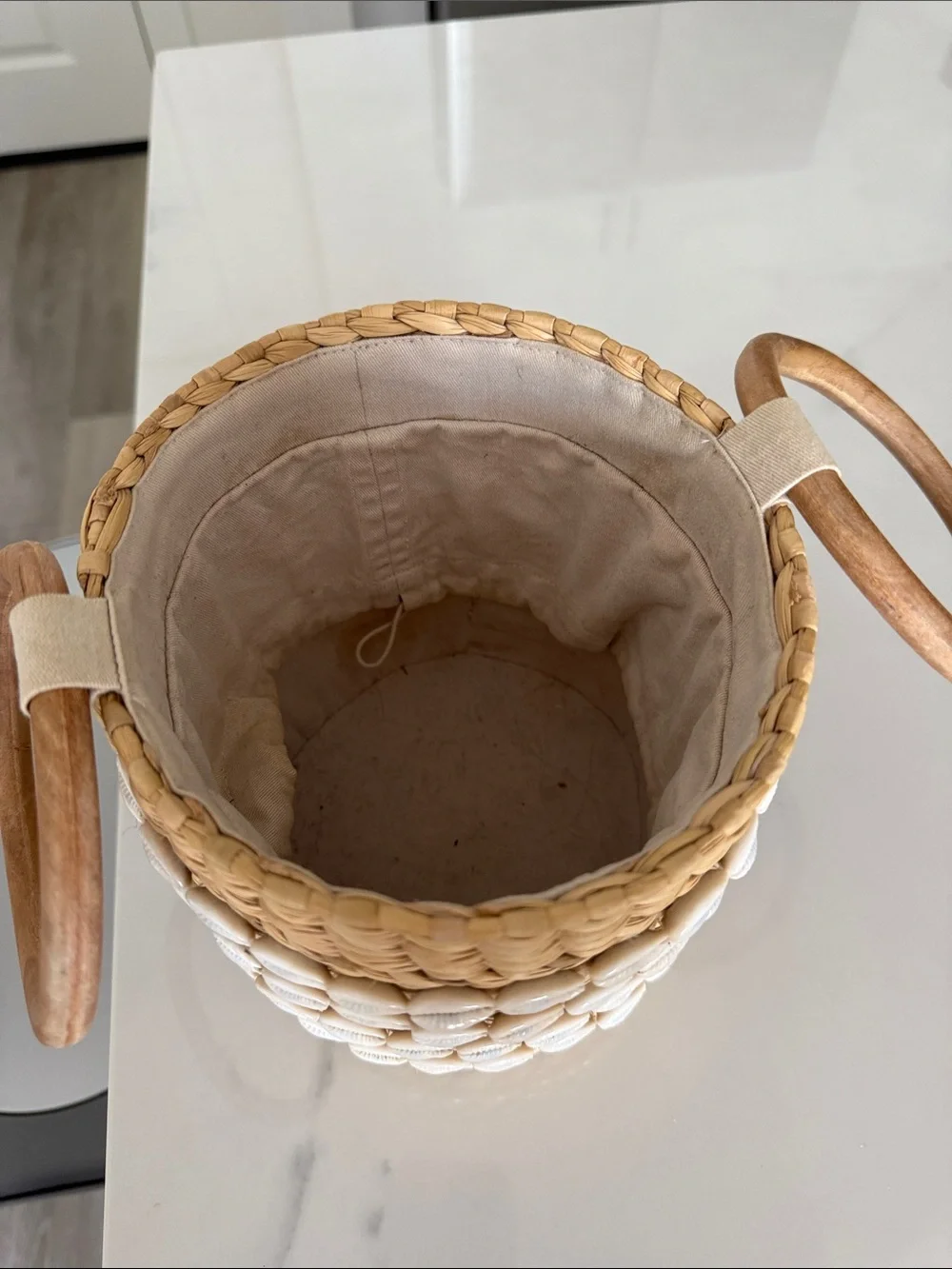 Poolside Raffia Conch Bucket Bag - Picture 4 of 4